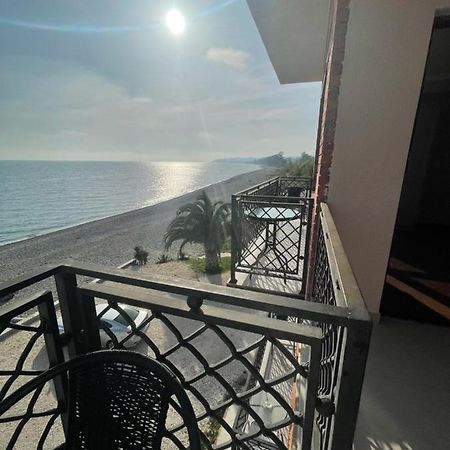Leon Beach Hotel New Athos Bagian luar foto