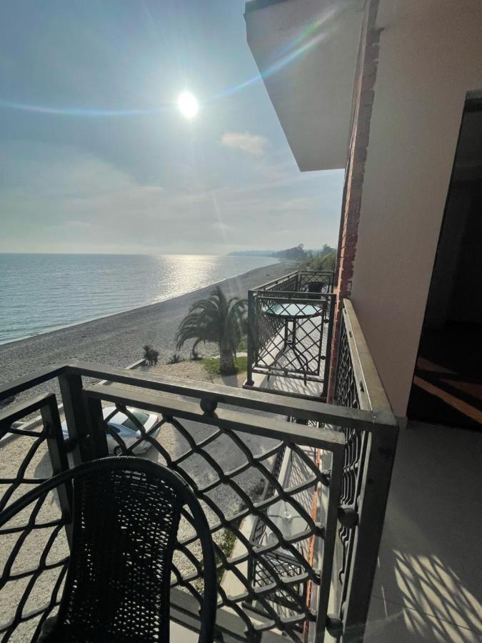 Leon Beach Hotel New Athos Bagian luar foto