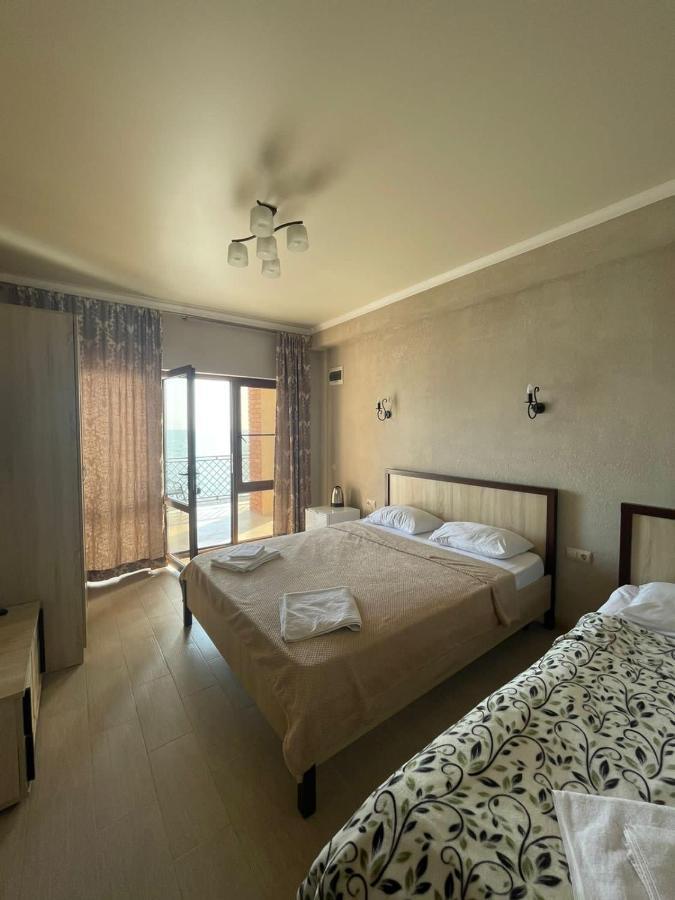 Leon Beach Hotel New Athos Bagian luar foto